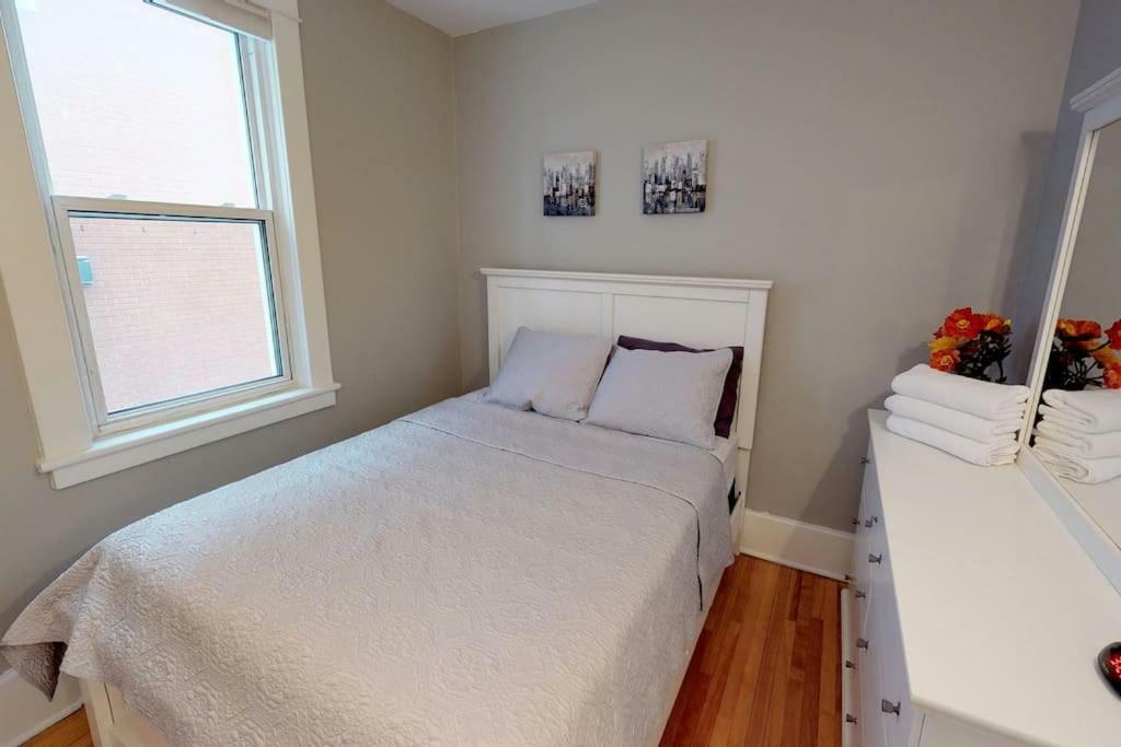 Bright, Clean, Private. In The Heart Of Downtown! Parking, Wi-Fi And Netflix Included Apartman Ottawa Kültér fotó