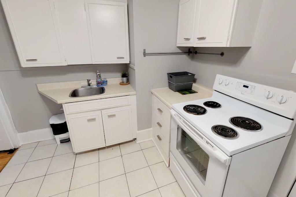 Bright, Clean, Private. In The Heart Of Downtown! Parking, Wi-Fi And Netflix Included Apartman Ottawa Kültér fotó